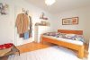 Reihenendhaus in ruhiger Lage mit TOP-Infrastruktur in München-Moosach - großes Schlafzimmer
